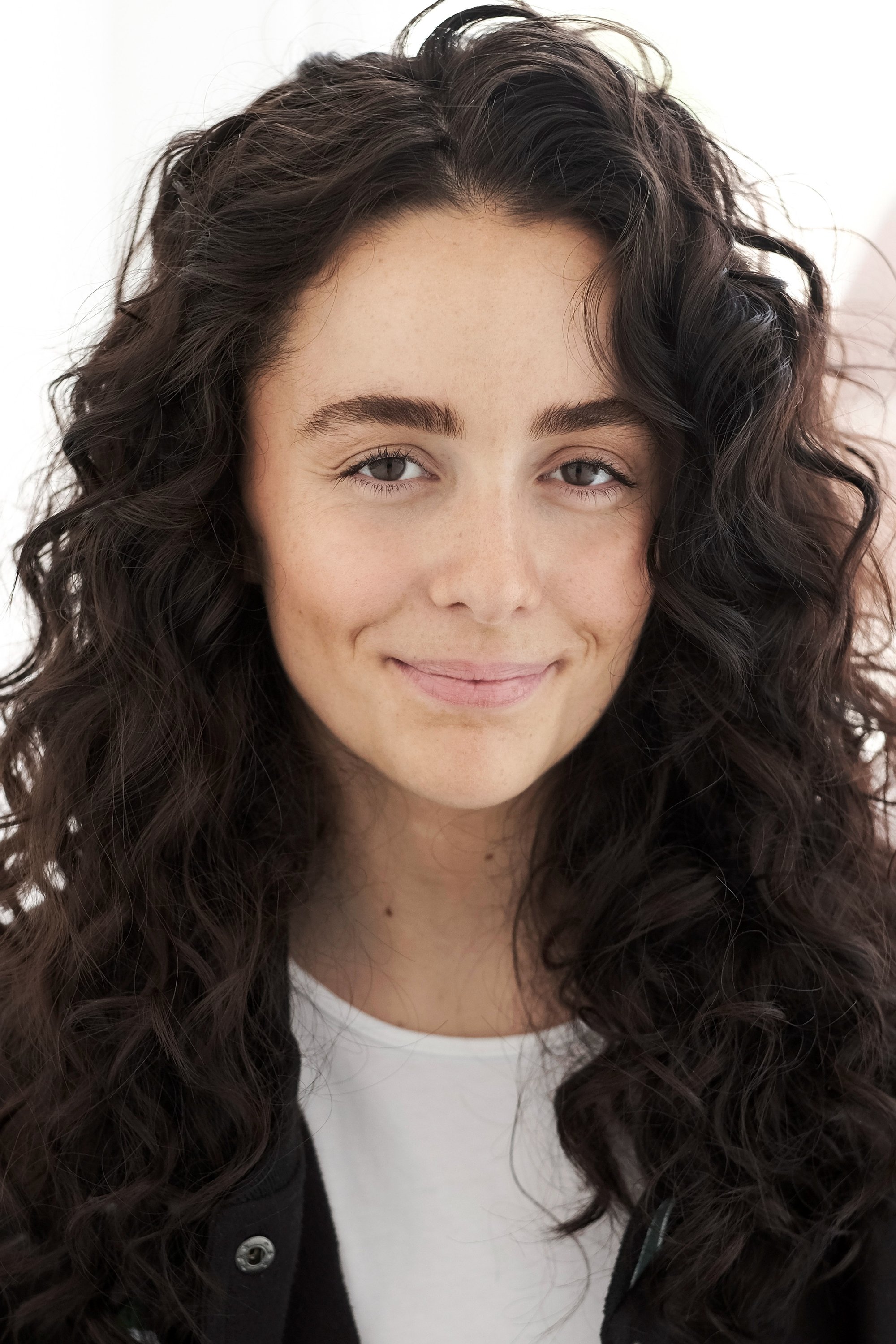بازیگر Chloè Anais Hunt  