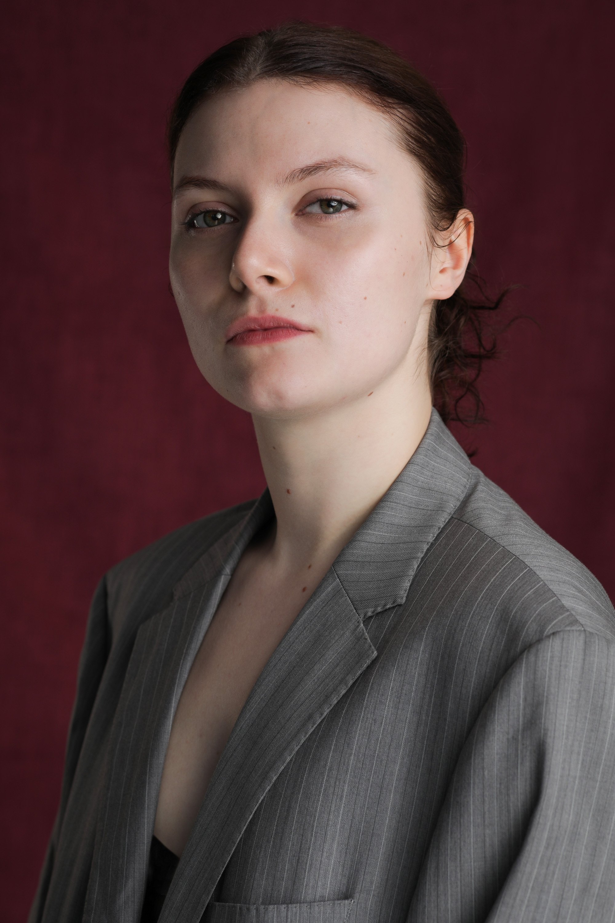 بازیگر Isla Hughes  