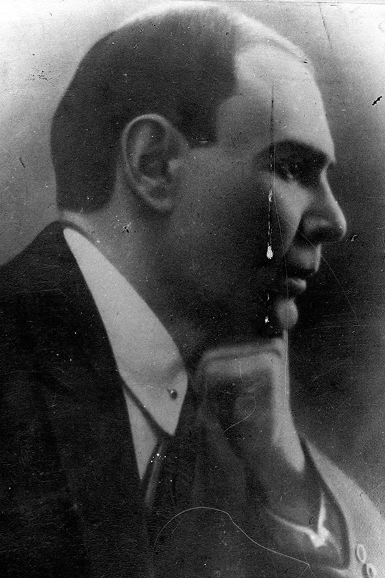 بازیگر Abbas Mirza Sharifzadeh  