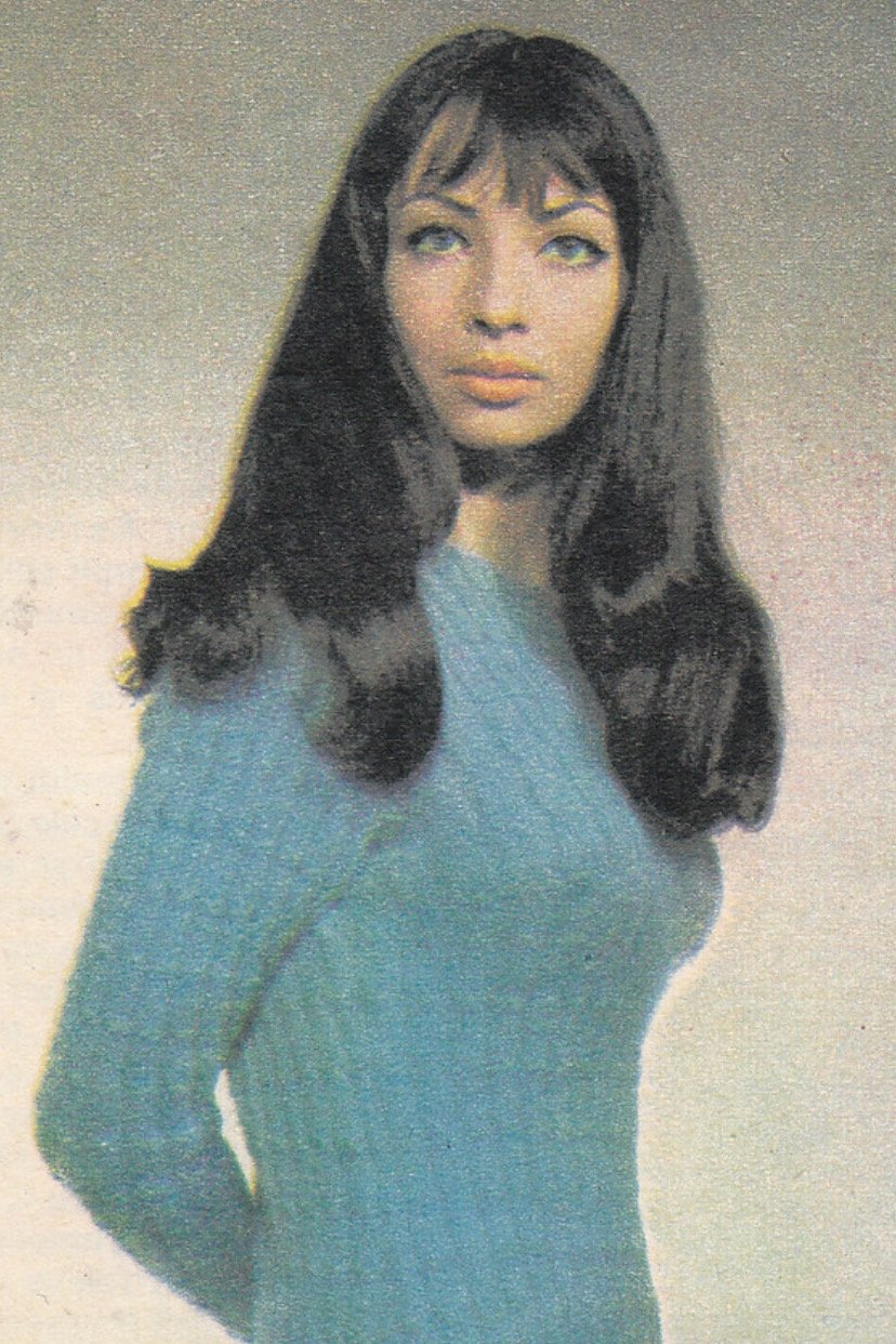 بازیگر Julieta Szönyi  