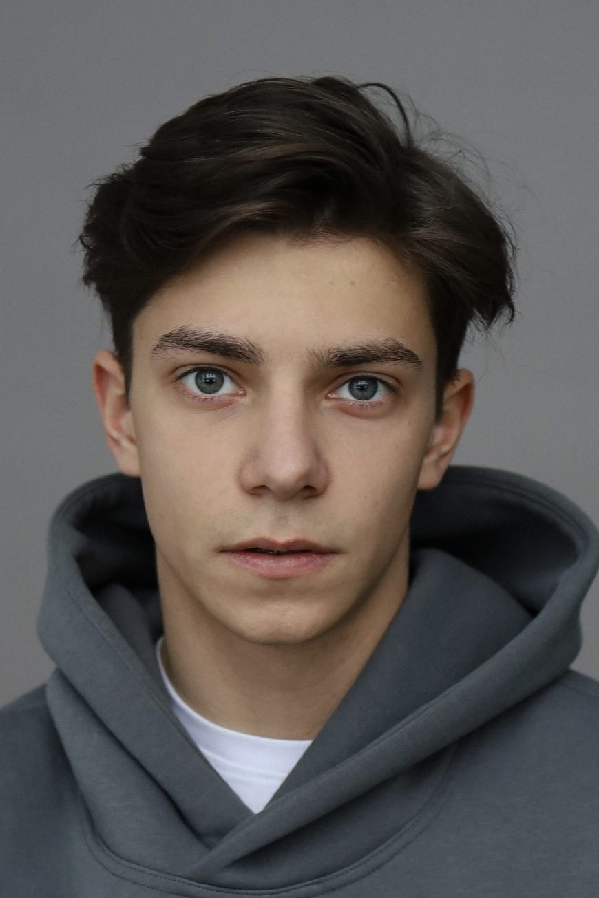 بازیگر Арсений Вейс  