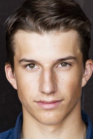 بازیگر Logan Tomanek  