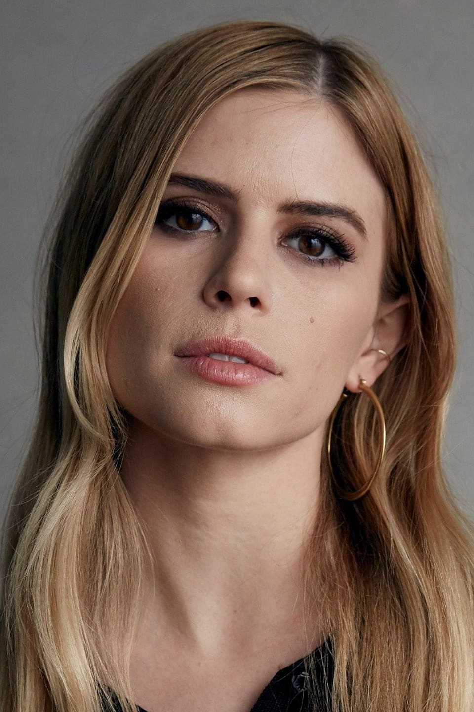 بازیگر Carlson Young  