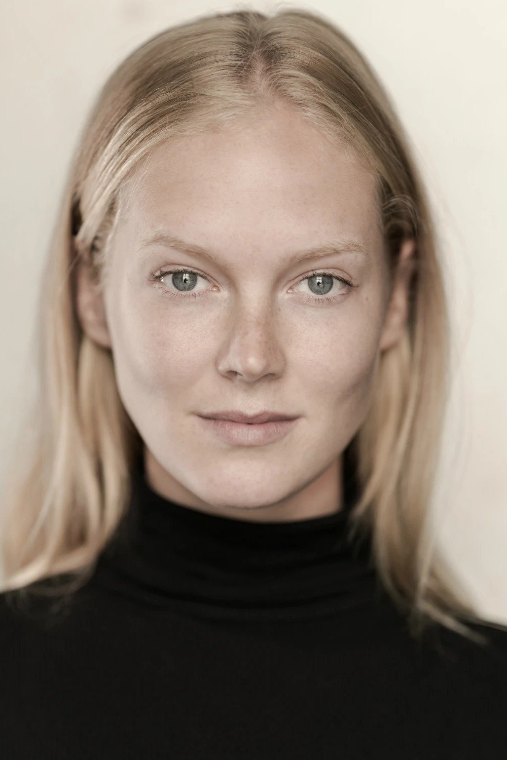 بازیگر Rosy McEwen  