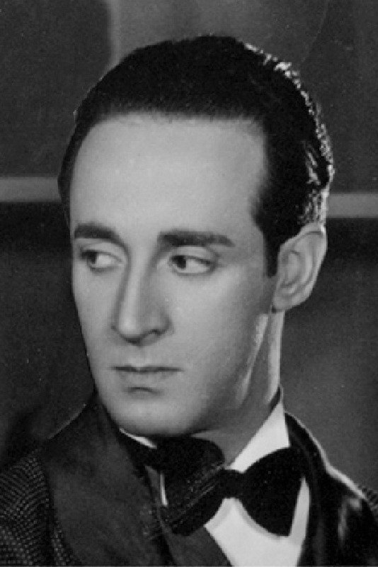 بازیگر Víctor Urruchúa  