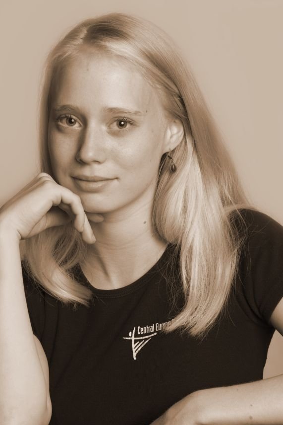 بازیگر Anna Szilvási  