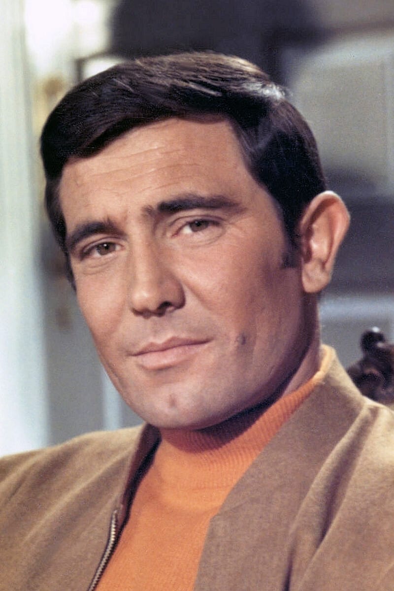 بازیگر George Lazenby  