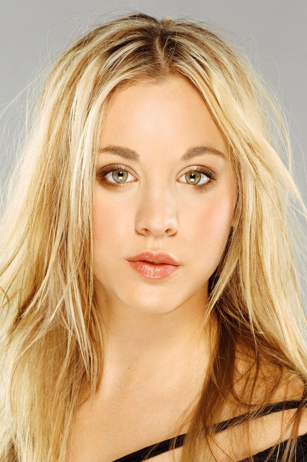 بازیگر Kaley Cuoco  