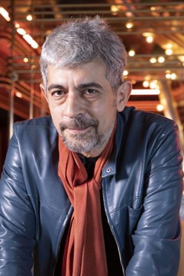 بازیگر Okan Bayülgen  