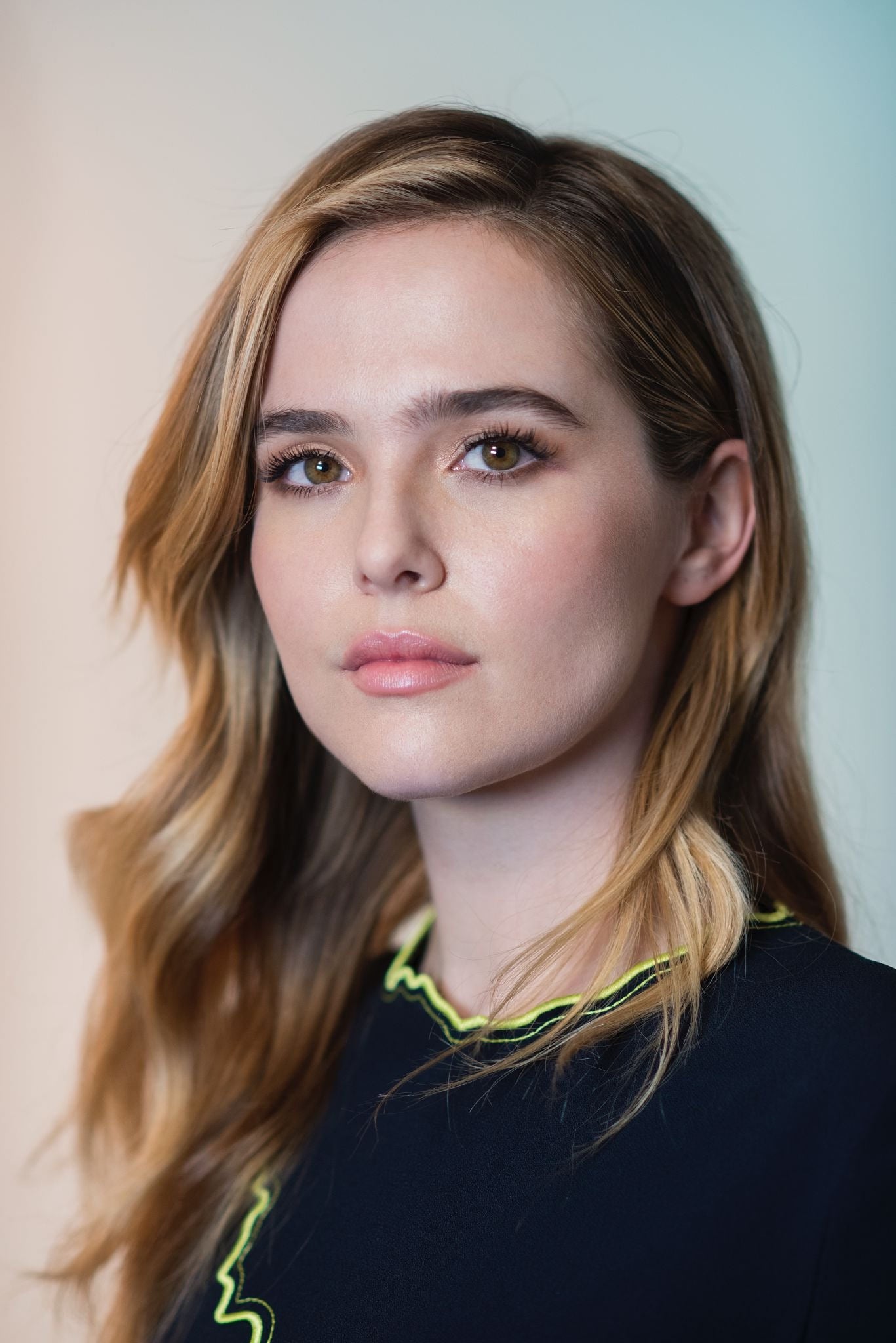 بازیگر Zoey Deutch  