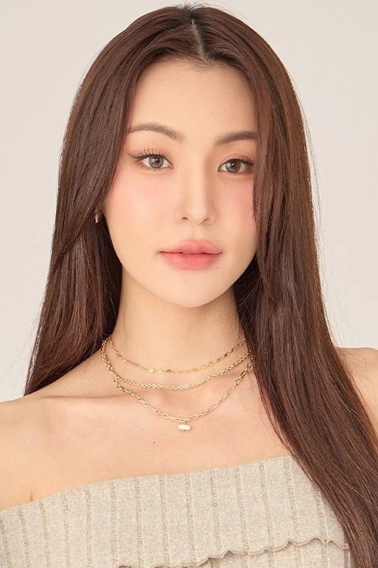 بازیگر พลอยนิรา หิรัญทวีศิลป์  