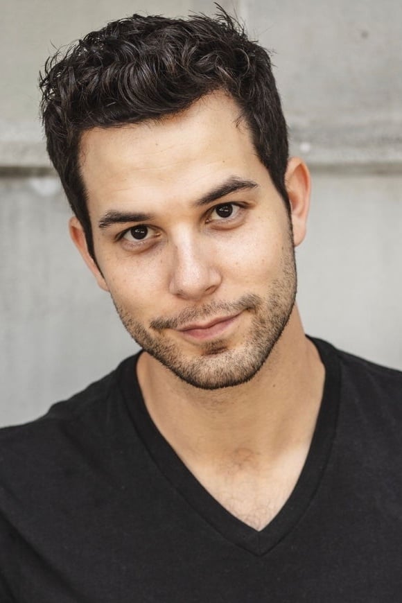 بازیگر Skylar Astin  