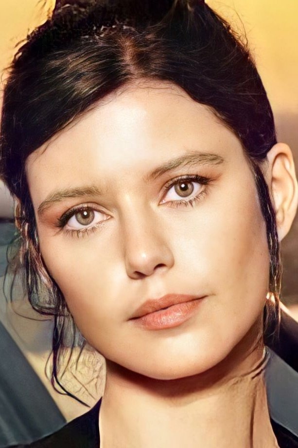 بازیگر Beren Saat  