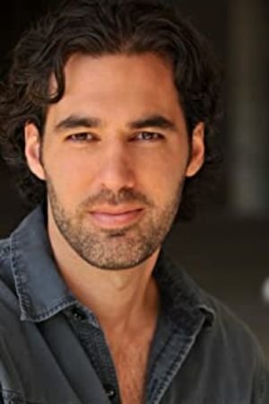 بازیگر Tristan Thomas  