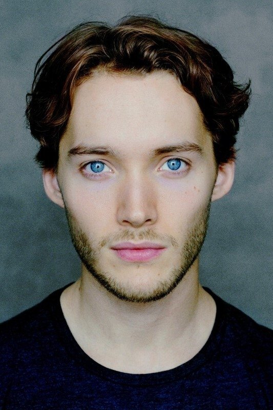 بازیگر Toby Regbo  