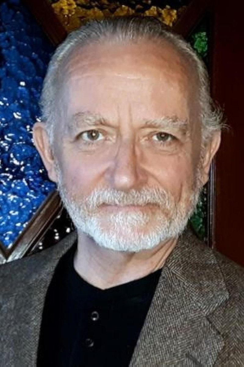 بازیگر Steven T. Bartlett  