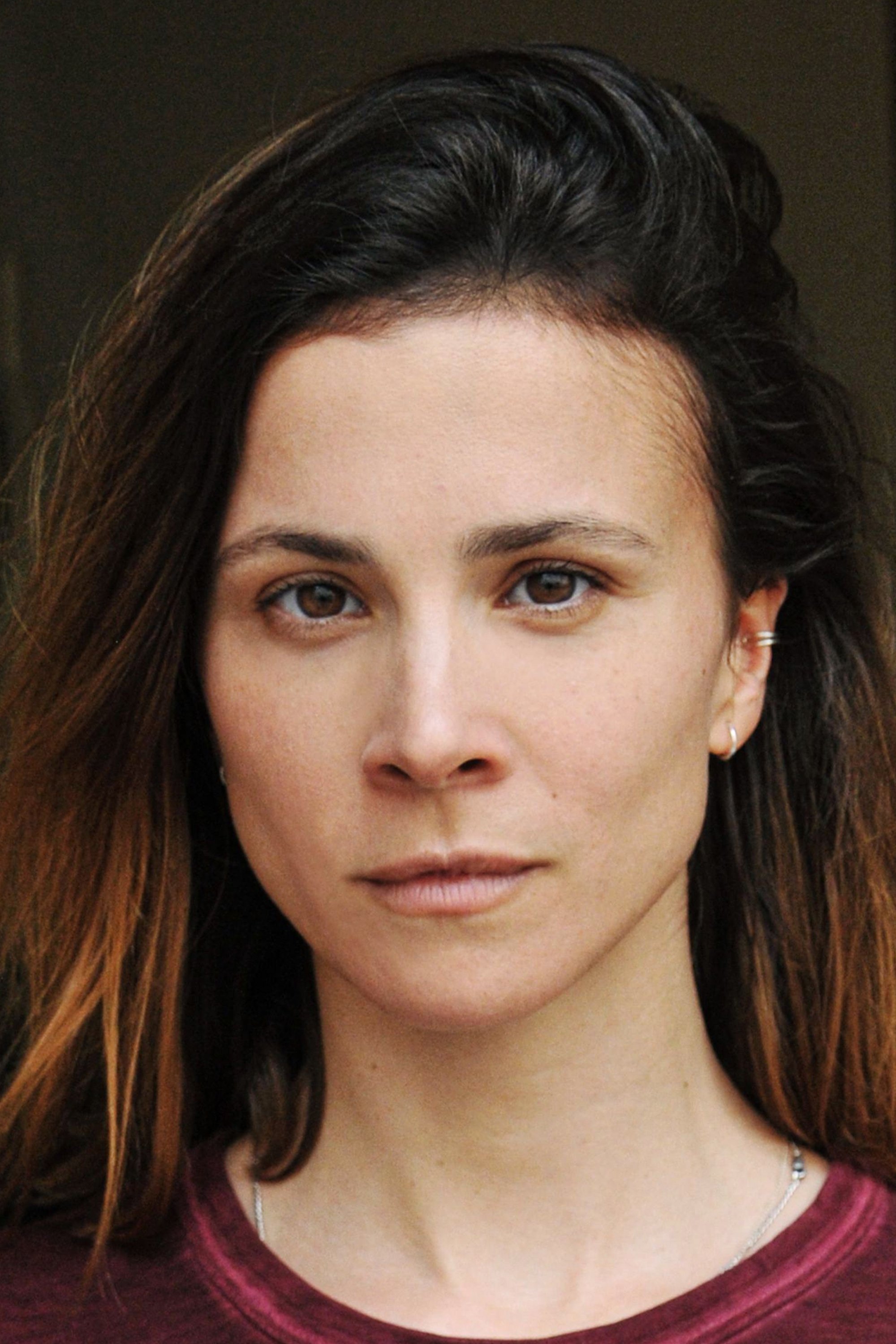 بازیگر Aylin Tezel  