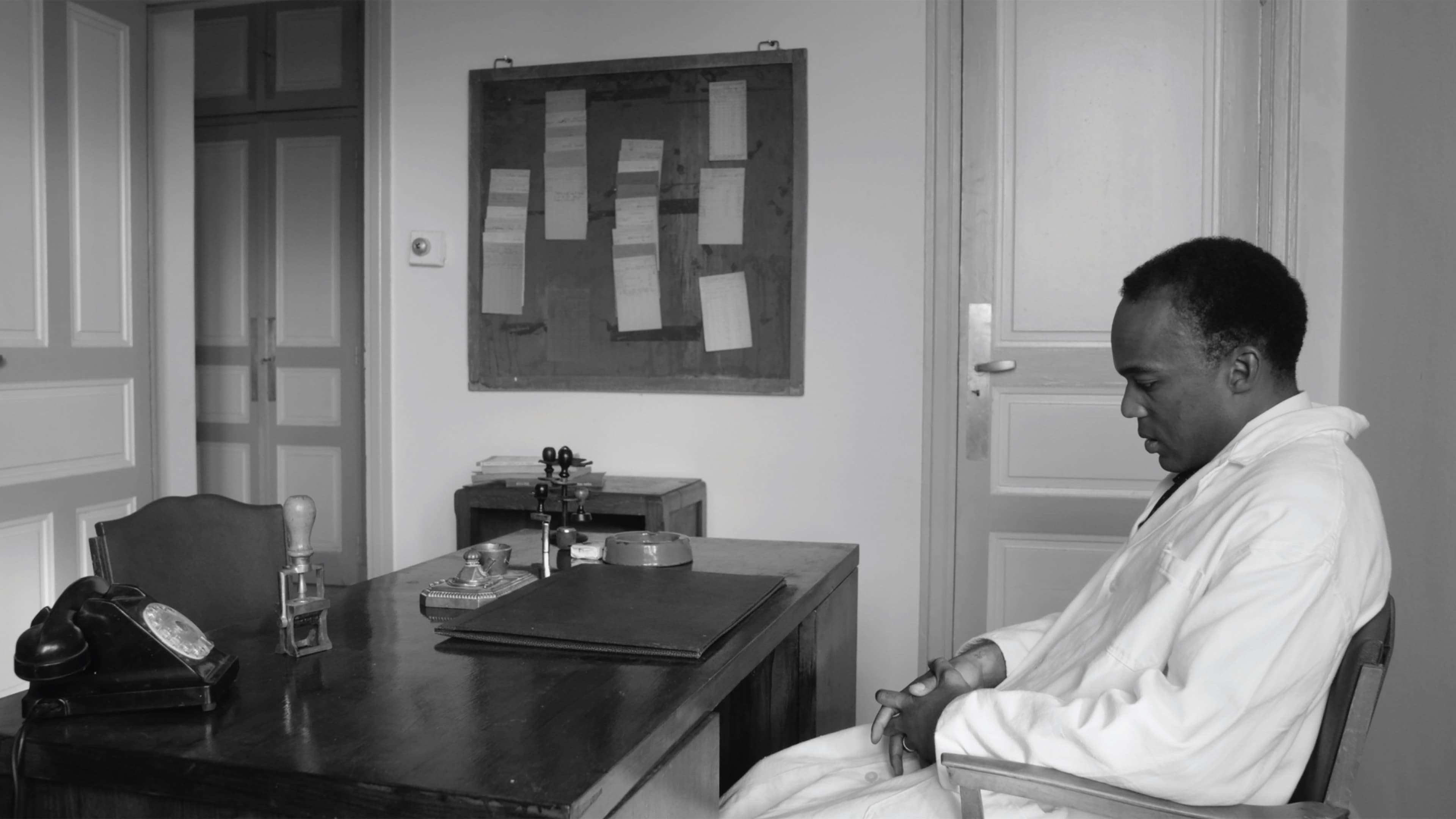 Chroniques fidèles survenues au siècle dernier à l’hôpital psychiatrique Blida-Joinville, au temps où le Docteur Frantz Fanon était chef de la cinquième division entre 1953 et 1956|Chroniques fidèles survenues au siècle dernier à l’hôpital psychiatrique Blida-Joinville, au temps où le Docteur Frantz Fanon était chef de la cinquième division entre 1953 et 1956