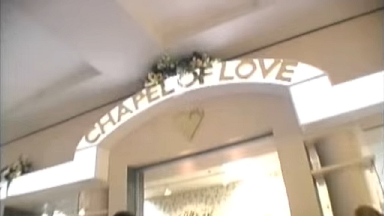 Married at the Mall|Married at the Mall