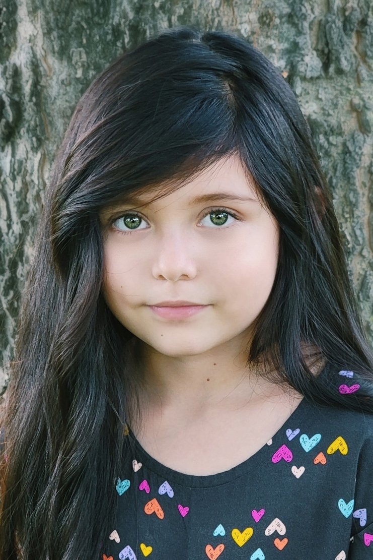 بازیگر Ionie Olivia Nieves  