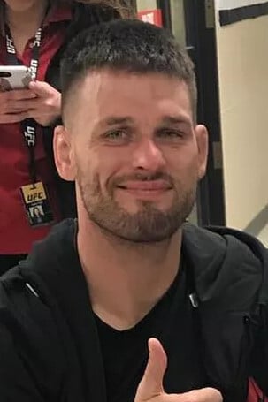 بازیگر Tim Means  