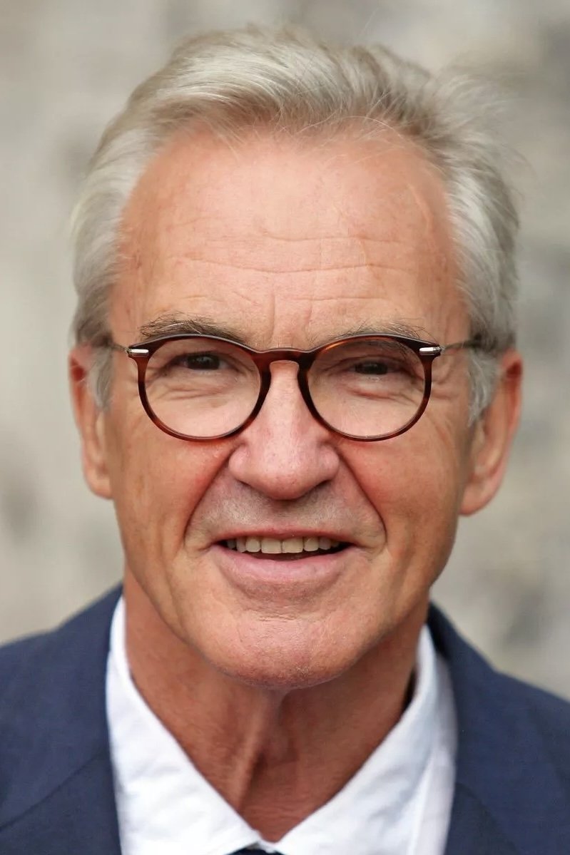 بازیگر Larry Lamb  