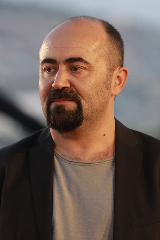 بازیگر Yılmaz Özdil  