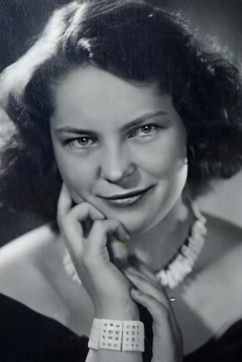 بازیگر Irena Leonavičiūtė-Bratkauskienė  
