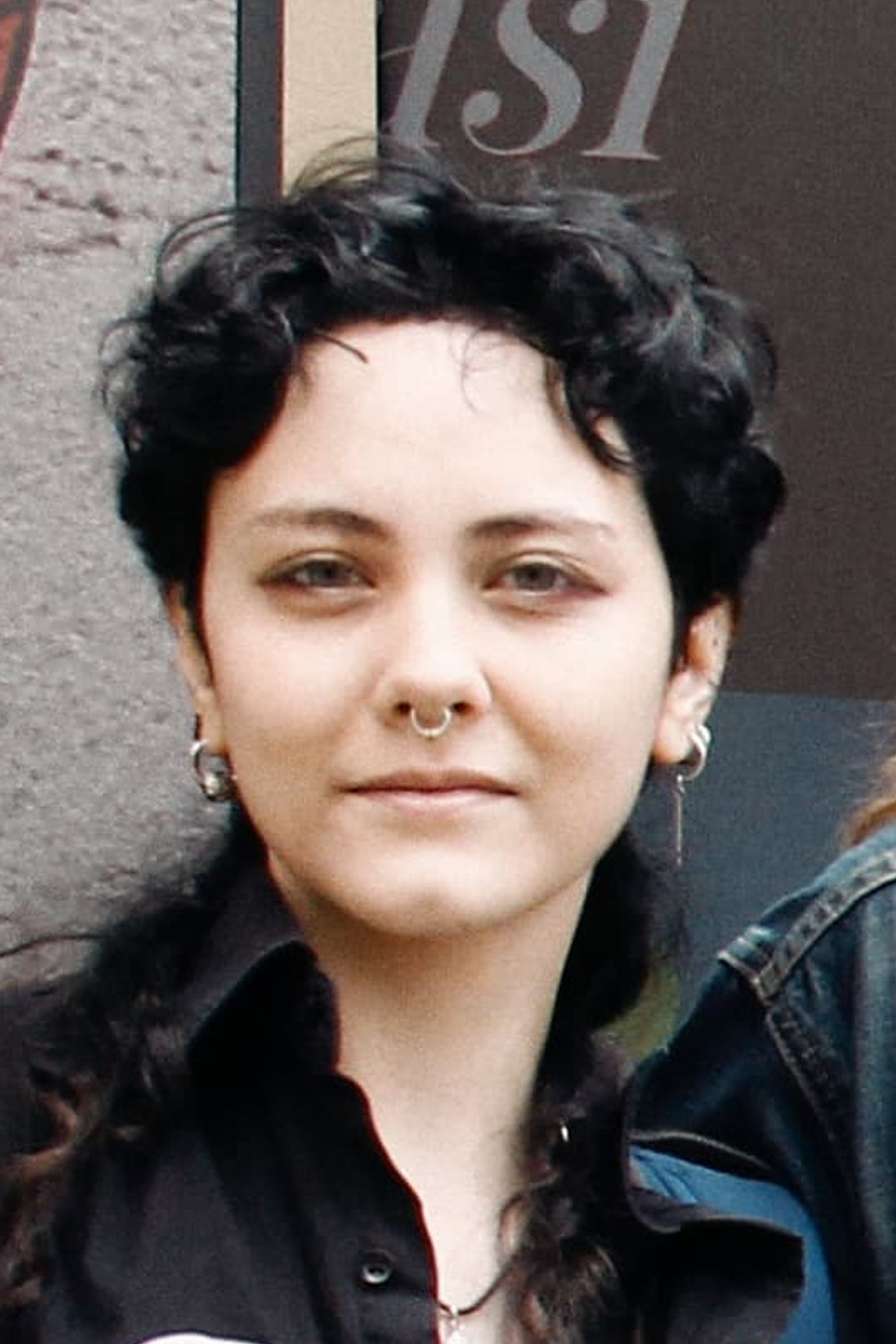 بازیگر Güler Simge Yolcu  