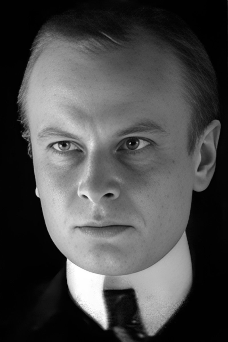 بازیگر Александр Романцов  