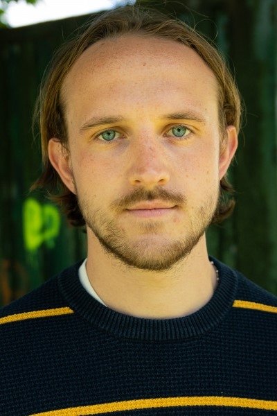 بازیگر Oliver Baines  