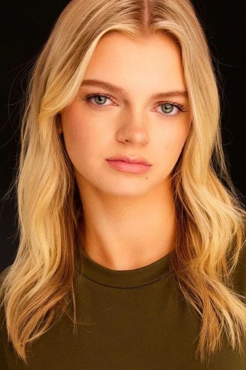 بازیگر Emily Kelavos  