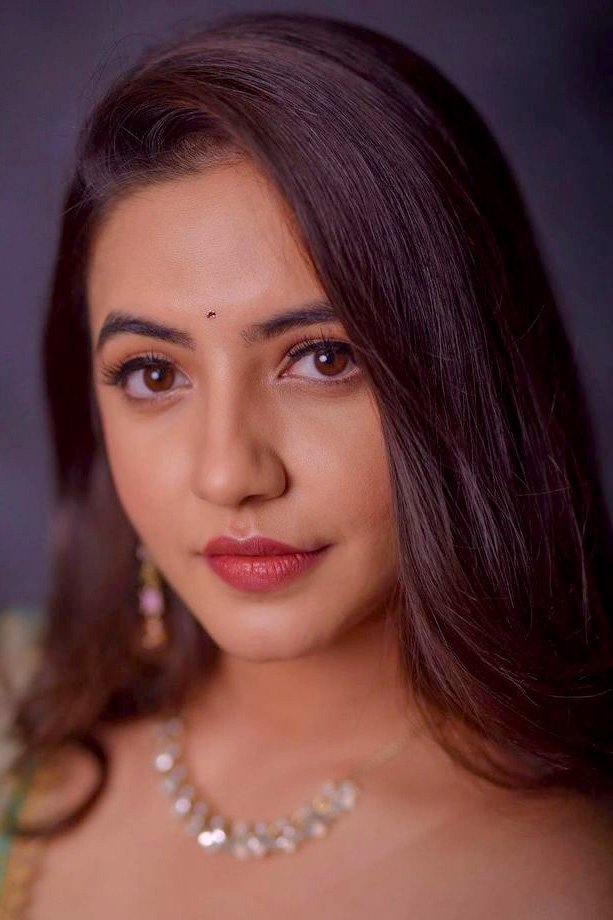 بازیگر Meera Deosthale  