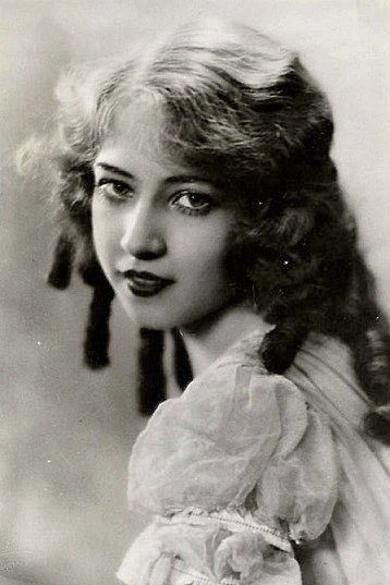 بازیگر Doris Lloyd  