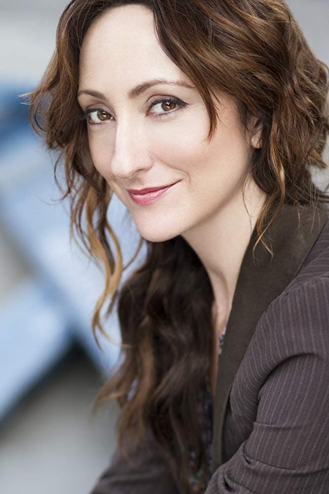 بازیگر Carmen Cusack  