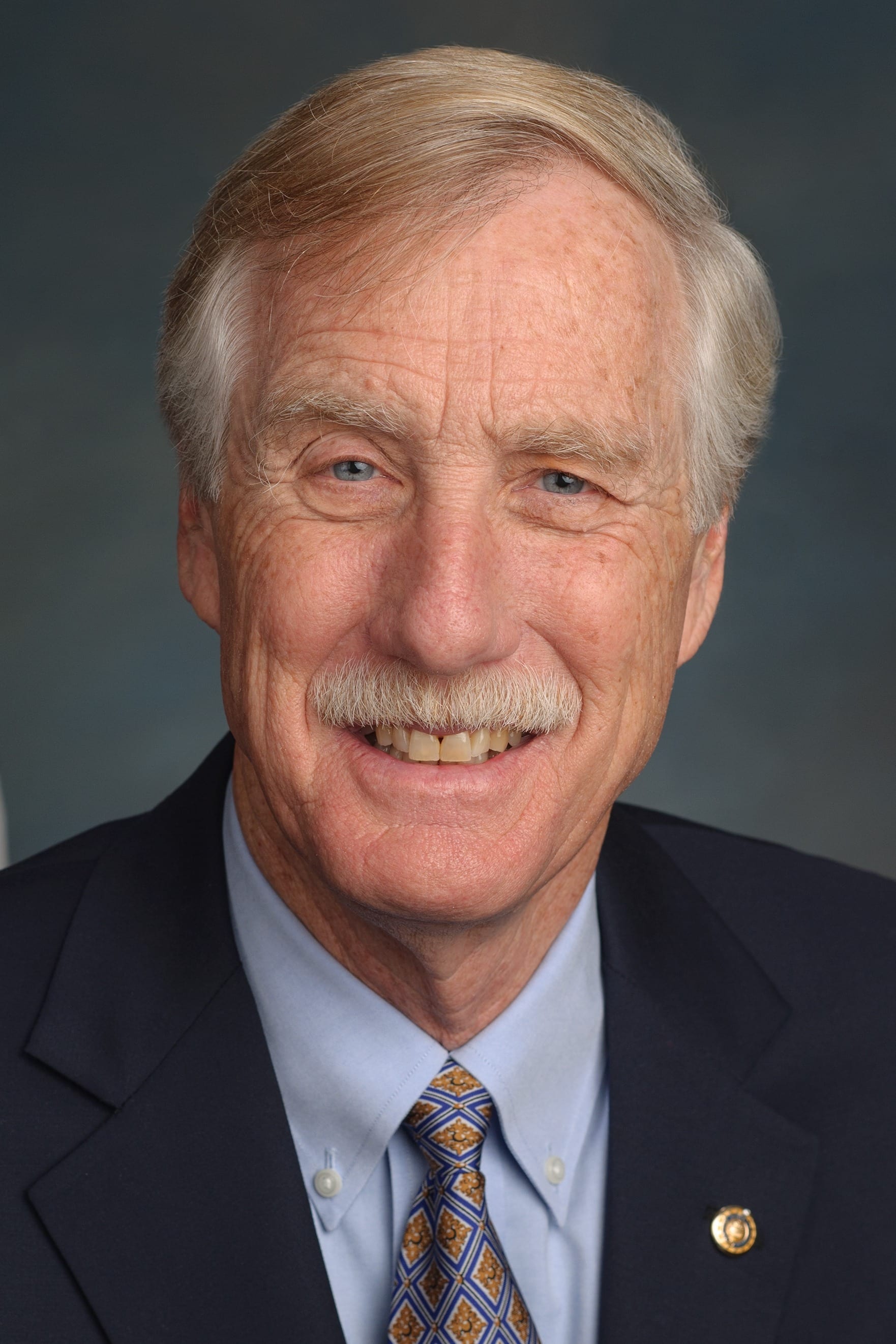 بازیگر Angus King  