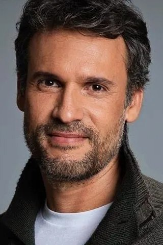 بازیگر Yadier Fernández  