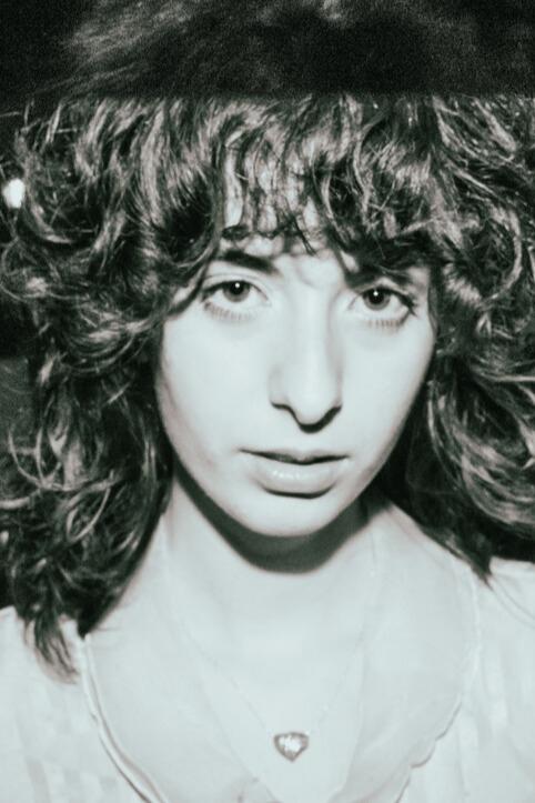 بازیگر Tess Nealon Raskin  