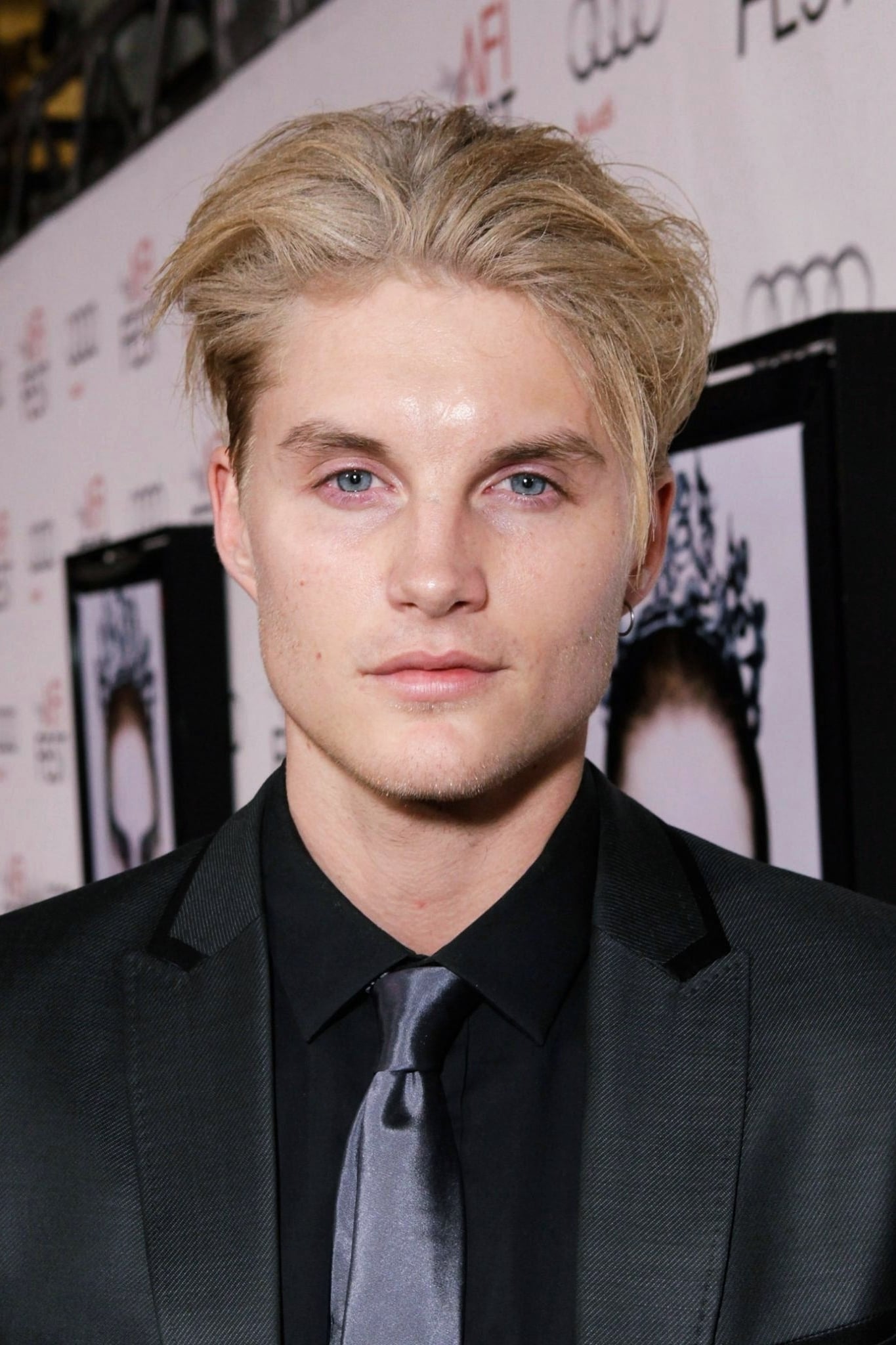 بازیگر Toby Hemingway  