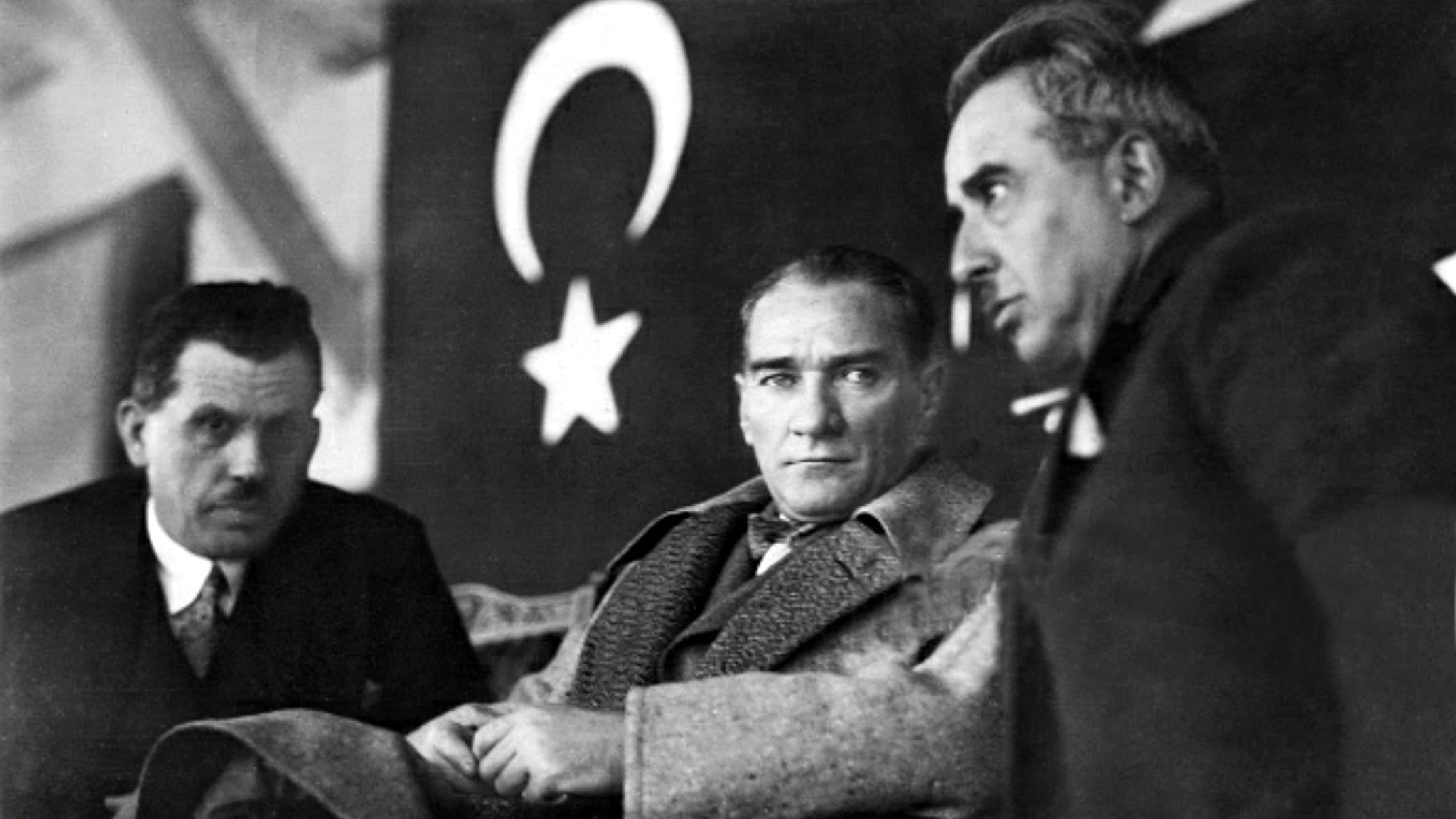 Atatürk, père de la Turquie moderne|Atatürk, père de la Turquie moderne