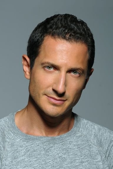 بازیگر Sasha Roiz  