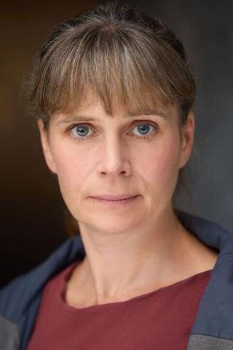 بازیگر Kirsty Cox  