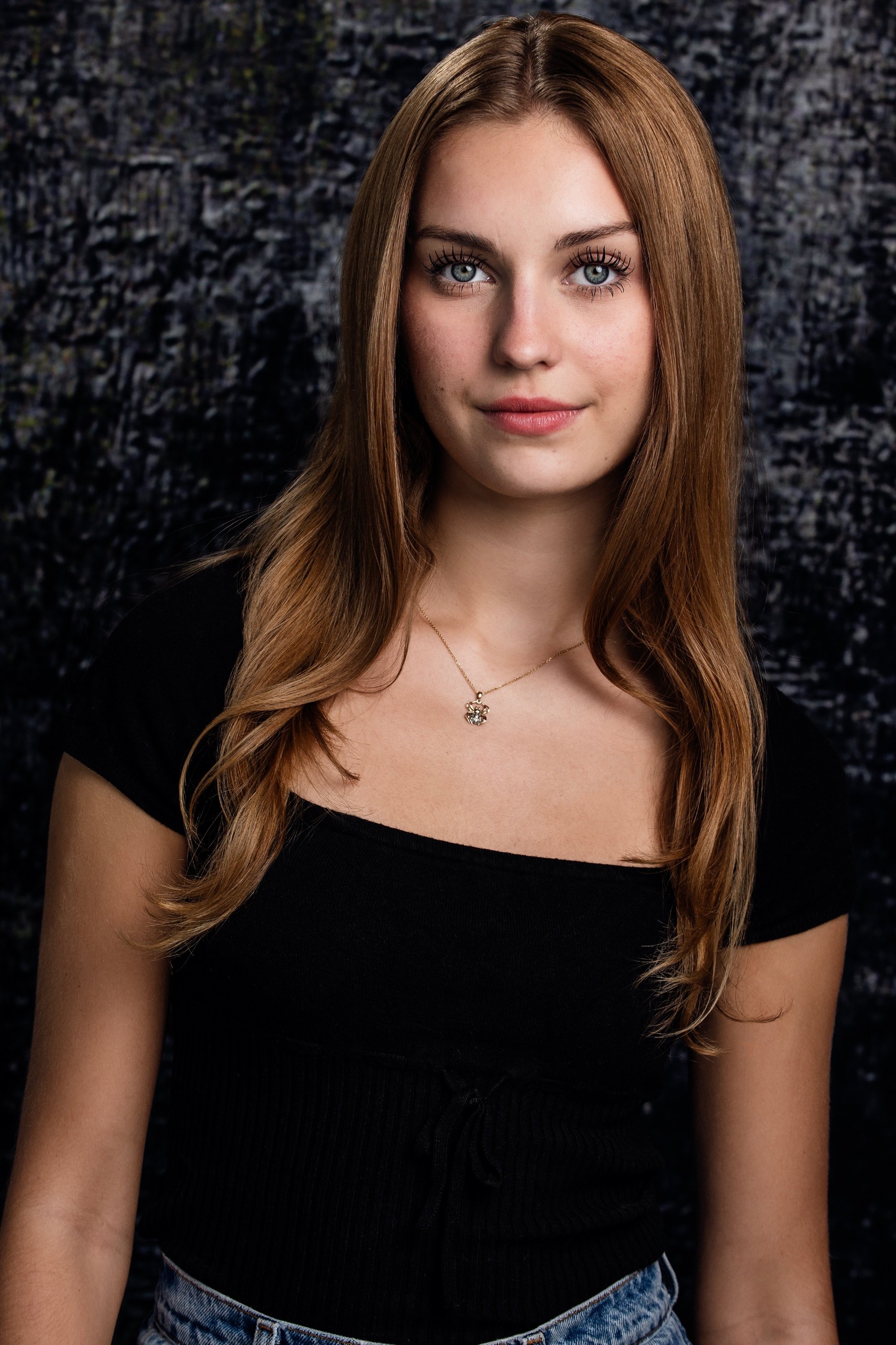 بازیگر Victoria Kmiec  