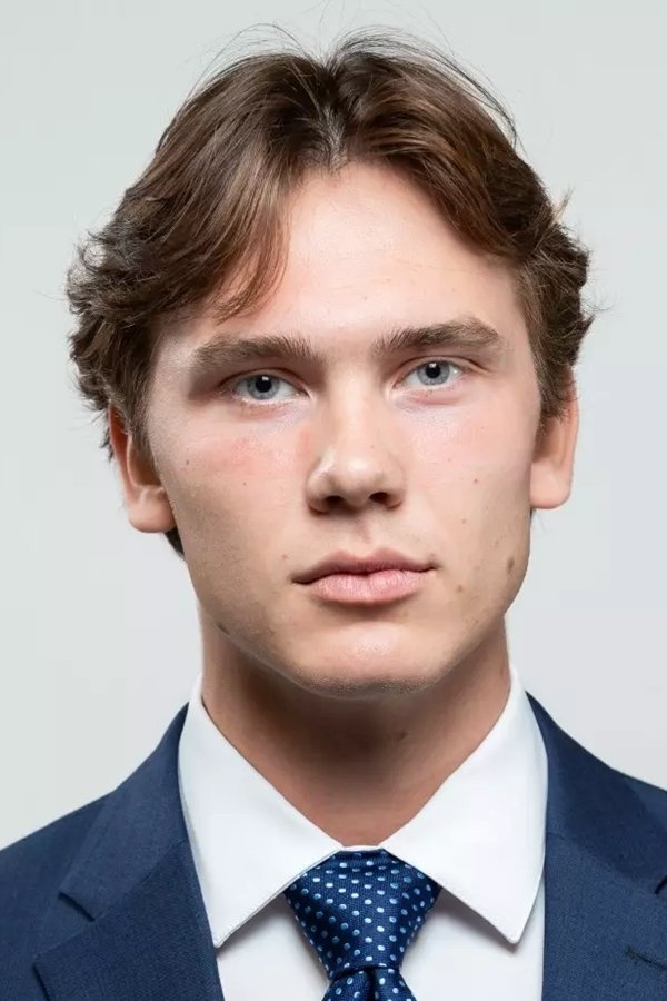 بازیگر Luke Robertson  