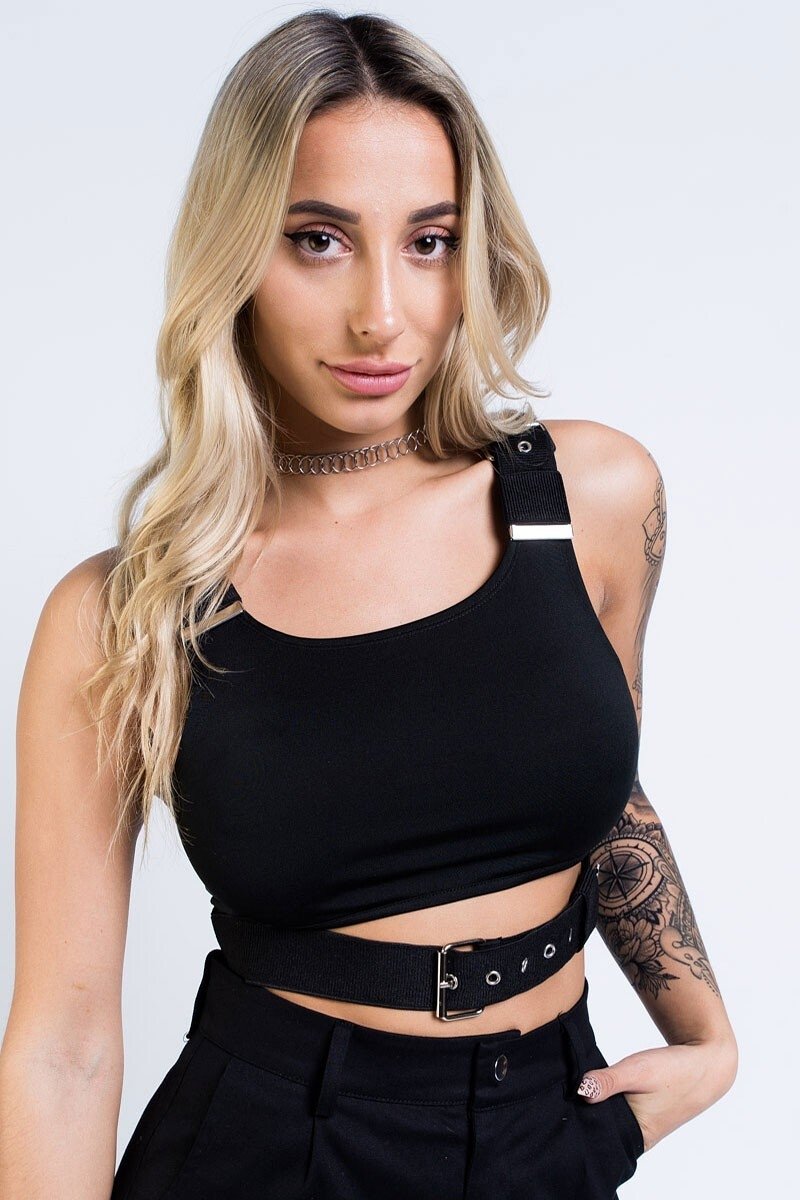 بازیگر Antonija Mandir  