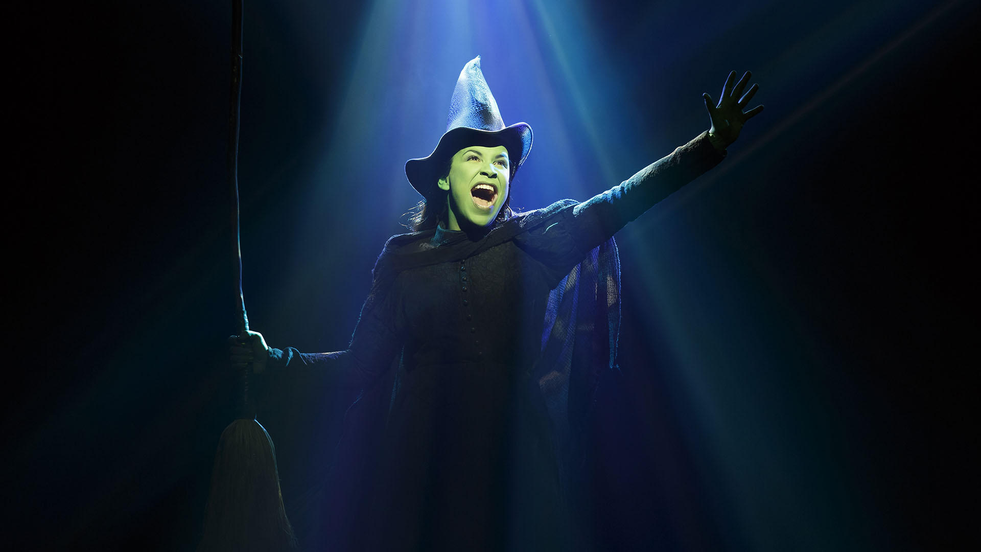 Fly Girl: Backstage at 'Wicked' with Lindsay Mendez|Fly Girl: Backstage at 'Wicked' with Lindsay Mendez