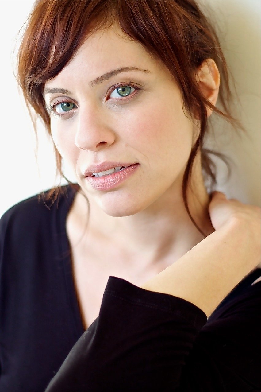 بازیگر Laura Roth  