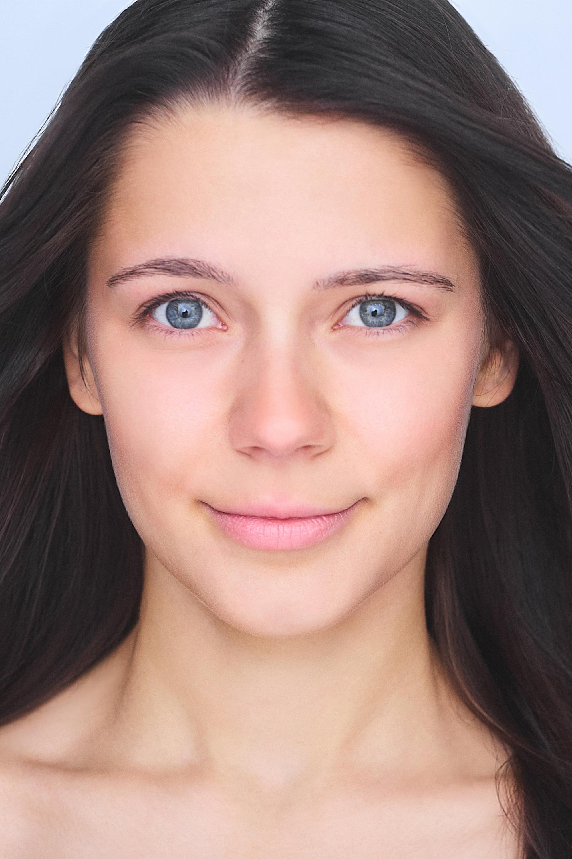 بازیگر Ashley Poulin  