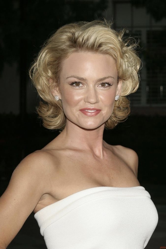 بازیگر Kelly Carlson  