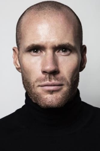 بازیگر Oliver Trevena  